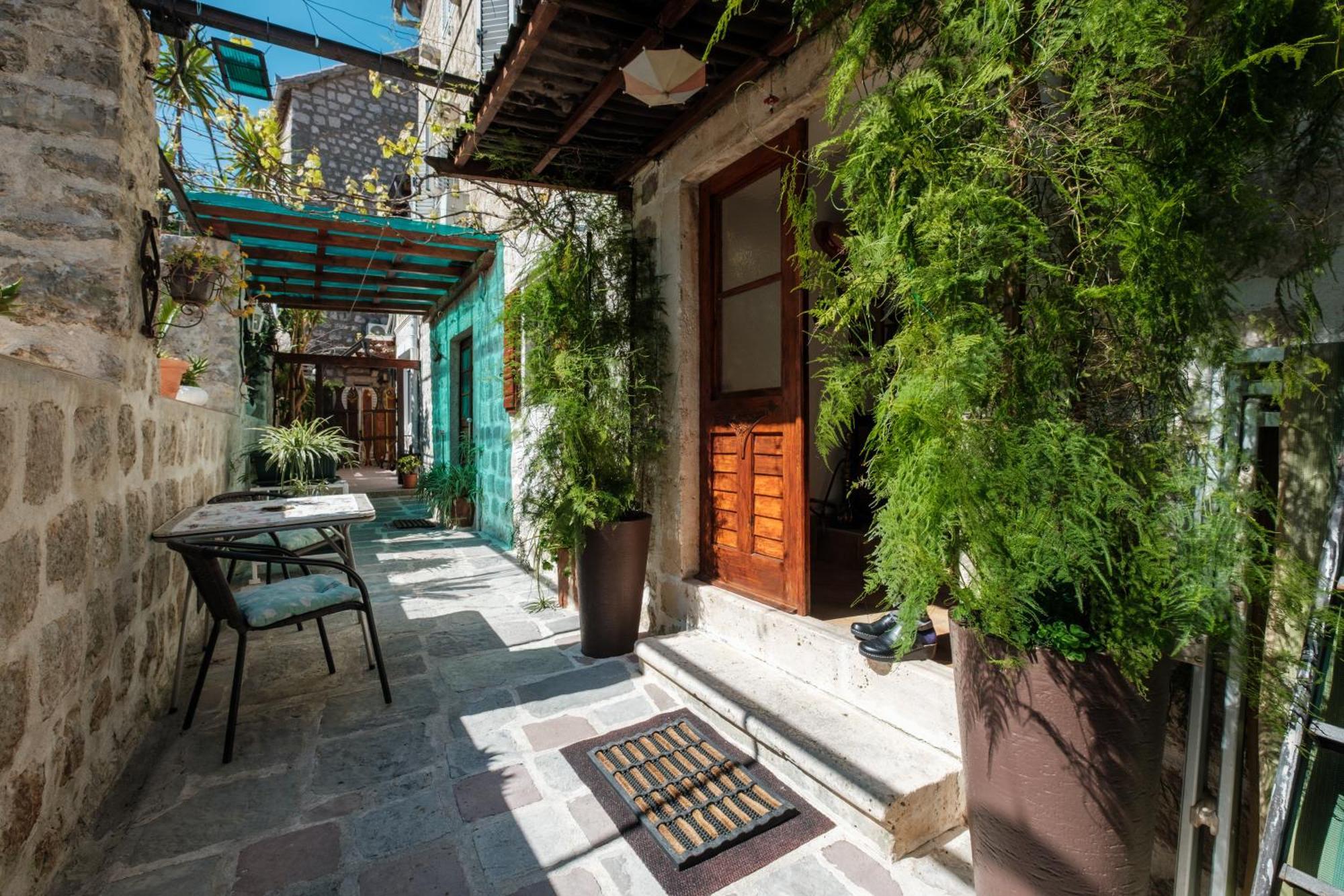 Bluemarine Rooms & Apartments Perast Buitenkant foto