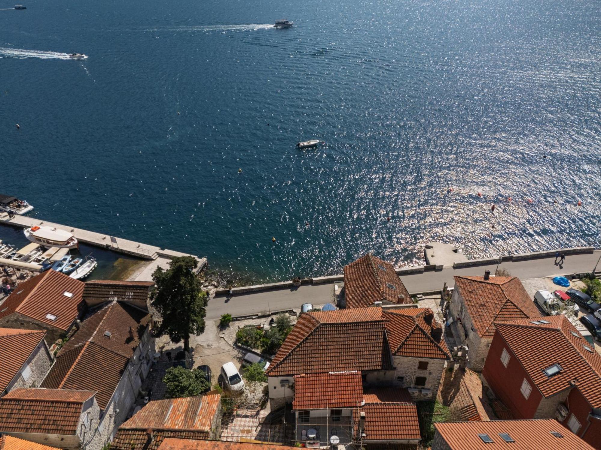 Bluemarine Rooms & Apartments Perast Buitenkant foto
