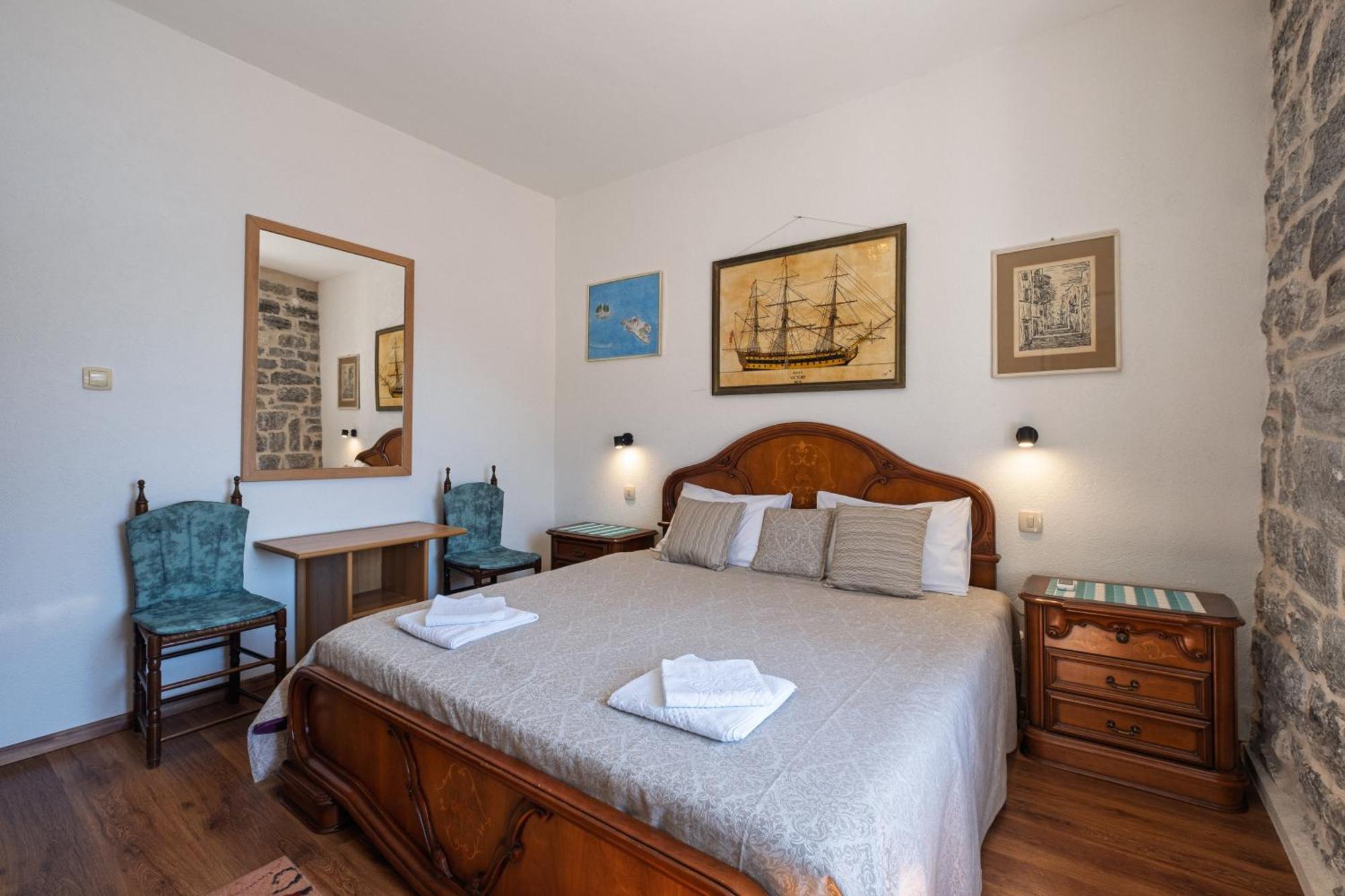 Bluemarine Rooms & Apartments Perast Buitenkant foto