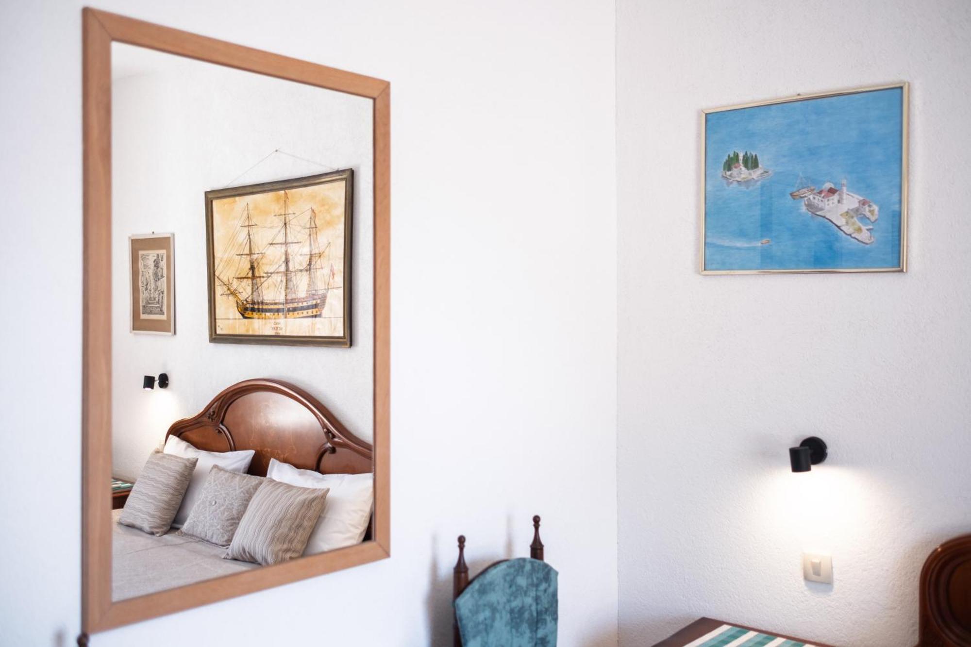 Bluemarine Rooms & Apartments Perast Buitenkant foto
