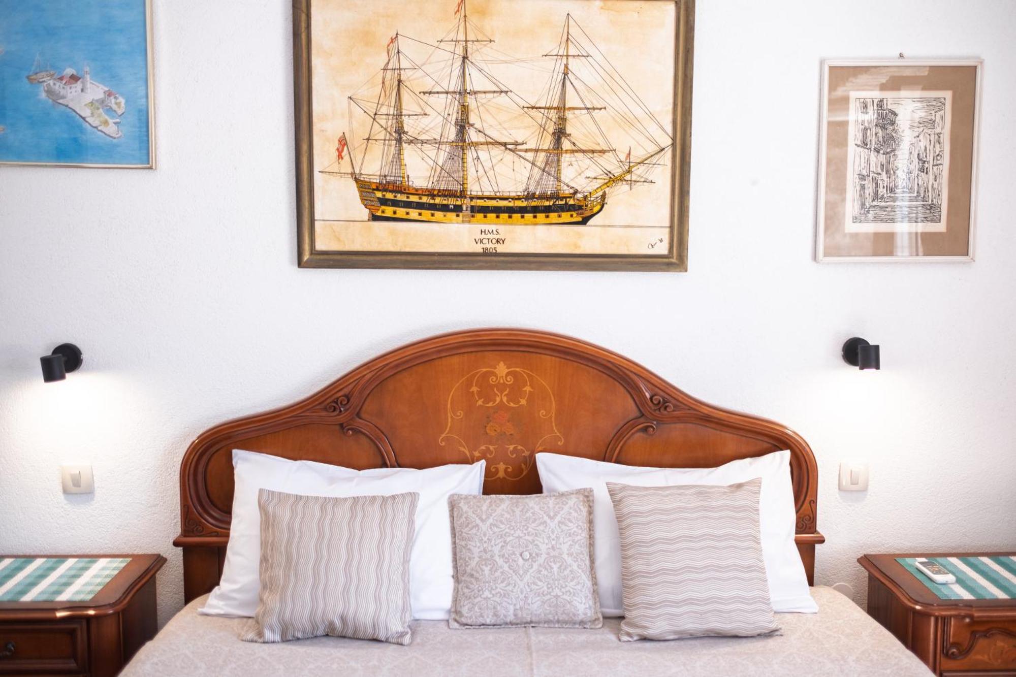 Bluemarine Rooms & Apartments Perast Buitenkant foto